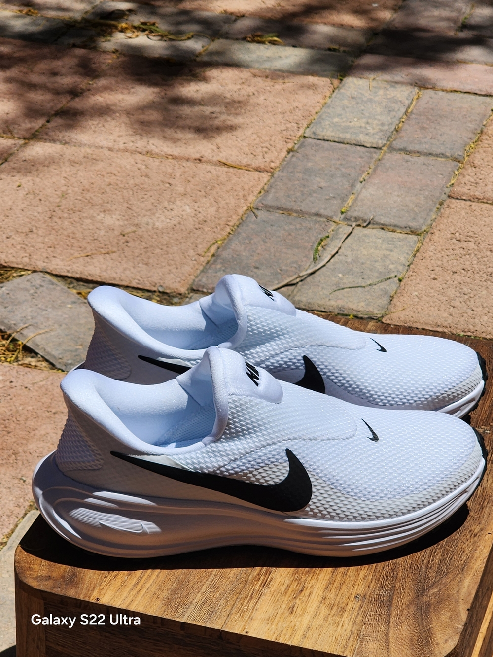 Nike Revolution 8 EasyOn Men's White Road Running Shoes Size 7.5/Women Size 9 - Picture 7 of 9